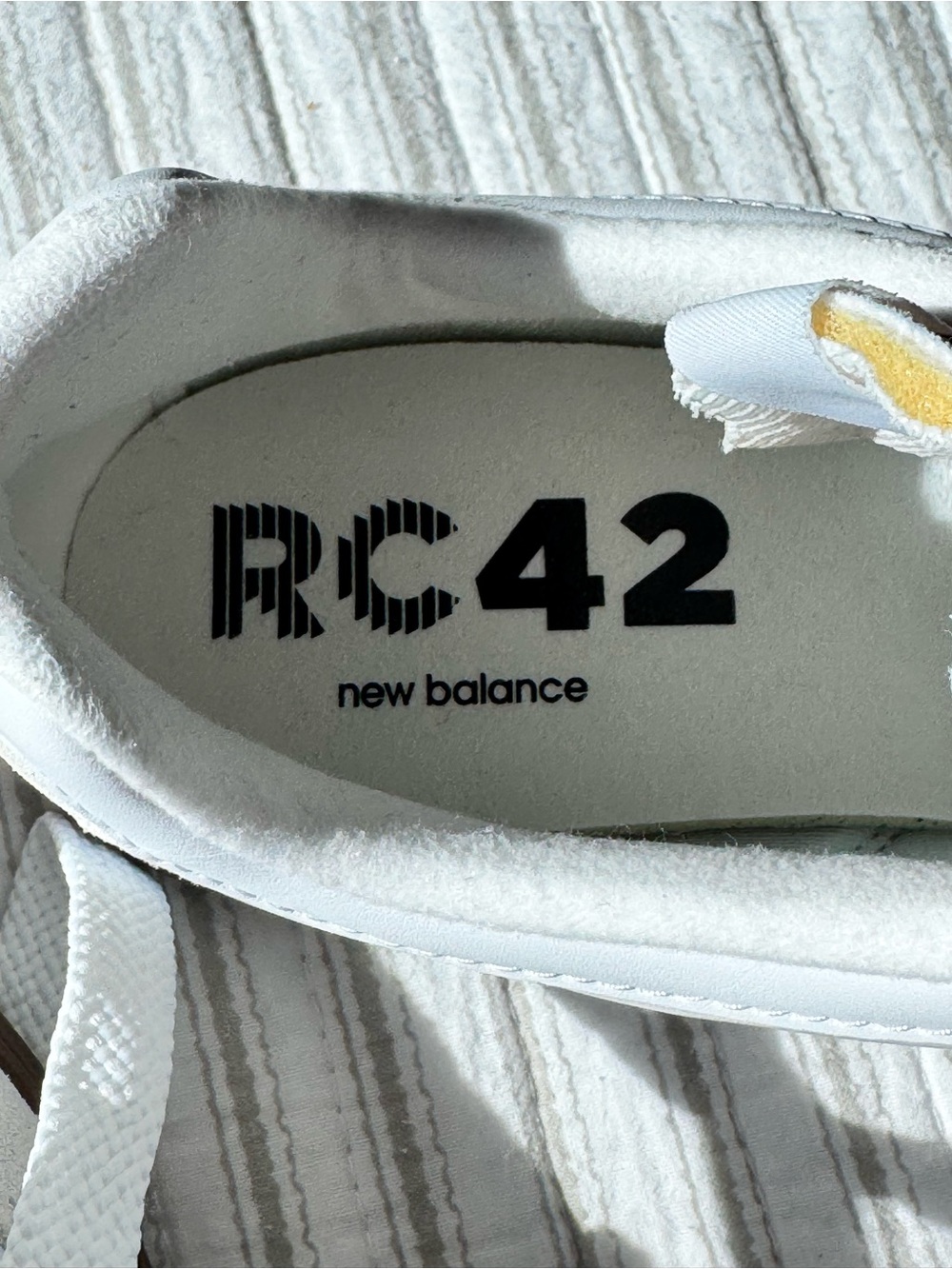 NWOT New Balance Women’s White & Black Gum Low-Profile Sneaker Sz W9.5 M8 - Picture 5 of 7